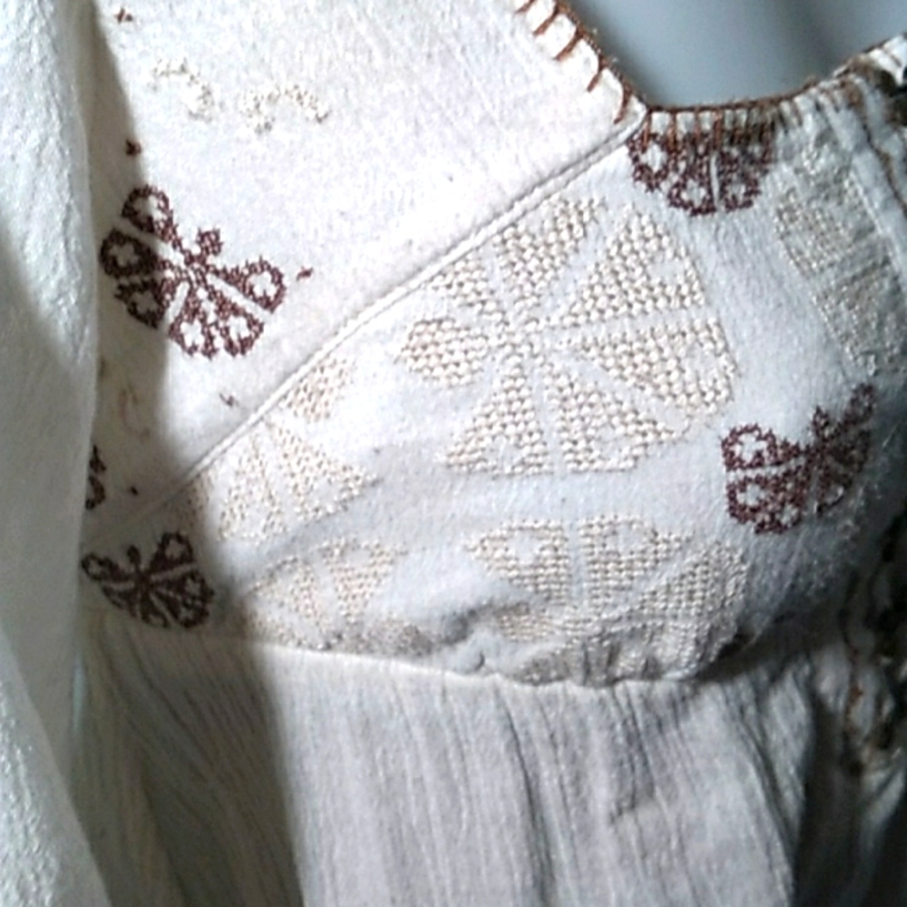 CUTE BOHO EMBROIDERED TOP ,HOOK & EYE CLOSE BY FREE PEOPLE - Picture 7 of 11
